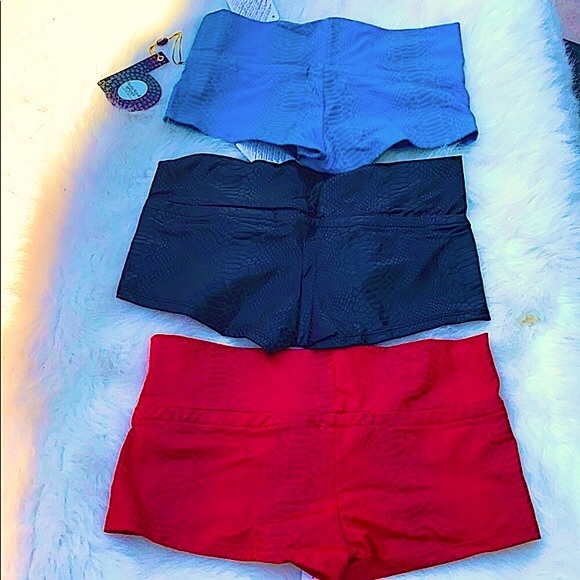 🐍SnakeSkin Dance Booty Shorts - Picture 6 of 11